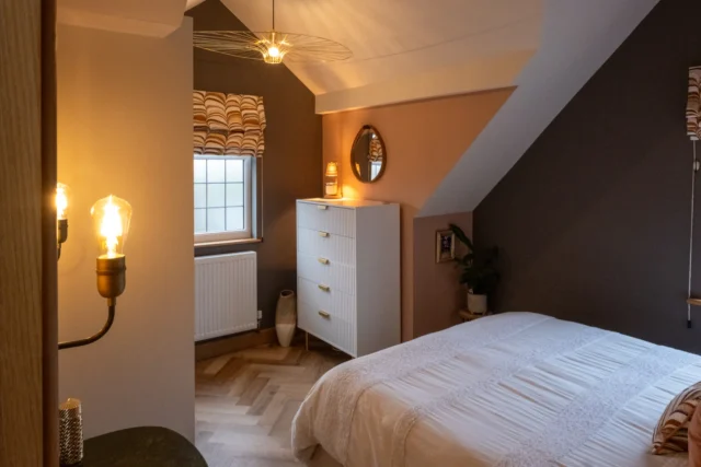 Eaves bedroom showing lighting options