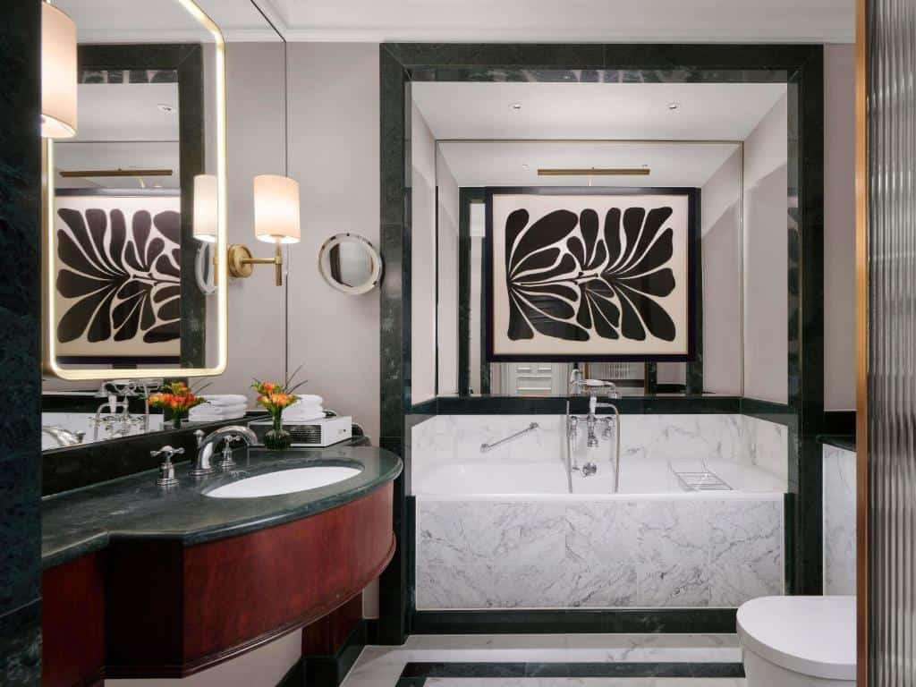 Savoy hotel bathroom